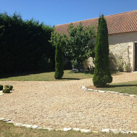 Les Clos Bleus Neuville-de-Poitou Bagian luar foto