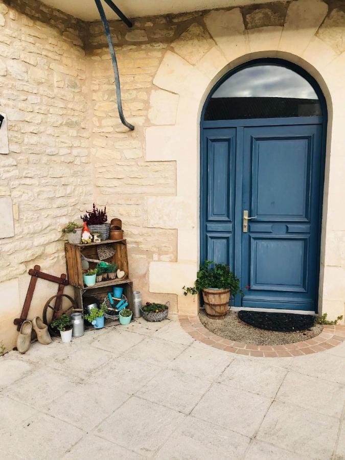 Les Clos Bleus Neuville-de-Poitou Bagian luar foto