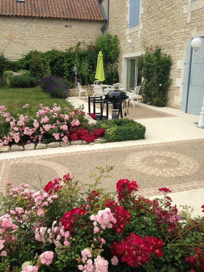 Les Clos Bleus Neuville-de-Poitou Bagian luar foto